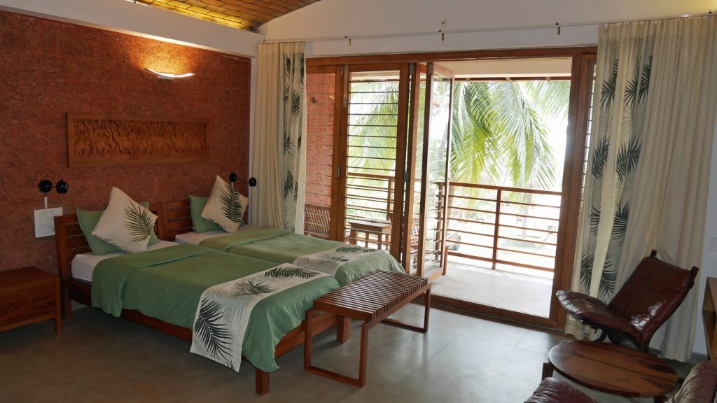 Deluxe twin bed room
