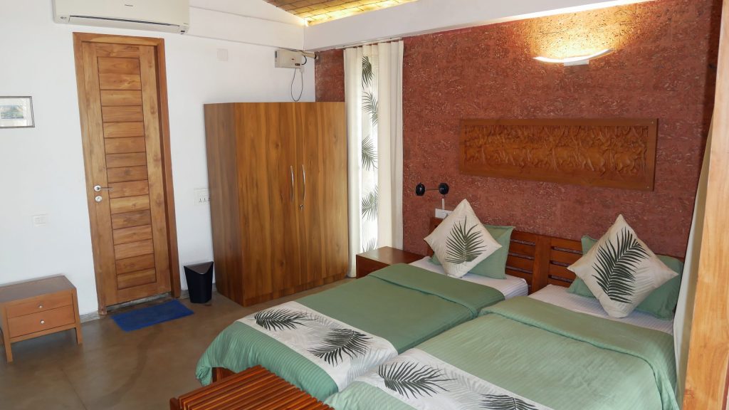 Deluxe twin bed room