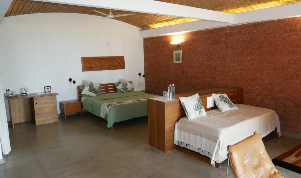 Superior room with stackable single beds